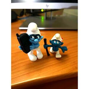 Lot 2 Smurfs Fugures Tracker + Brainy